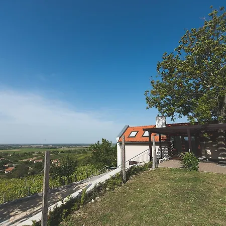 5 Haz Borbirtok Appart hôtel 3*