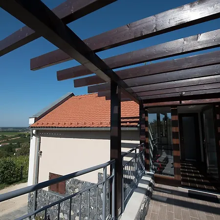 5 Haz Borbirtok Appart hôtel