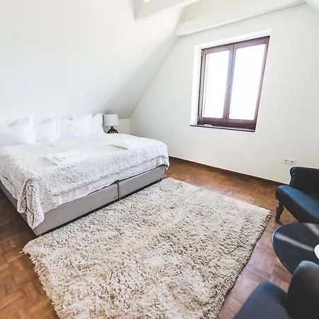 5 Haz Borbirtok Appart hôtel 3*
