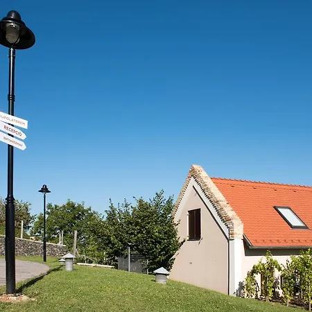 5 Haz Borbirtok Appart hôtel