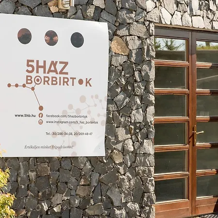 5 Haz Borbirtok Appart hôtel 3*